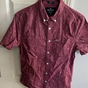 Hollister Men's Burgundy Casual Button Down Shirt